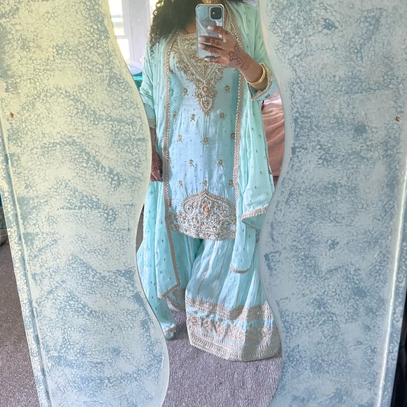 Stunning Sharar, Punjabi Suit ! Worn once! Size 42 - Picture 2 of 4